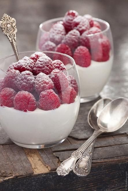 White Chocolate Cream Cheese Mousse with Raspberries: 